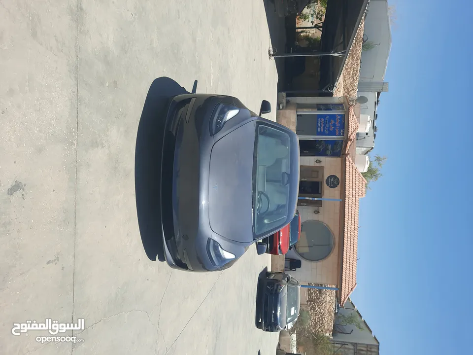تيسلا موديل 3 موديل 2023 لون فيراني داخل ابيض عداد قليل بسعر مناسب