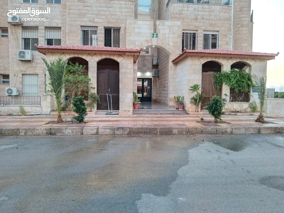 شقة غير مفروشة للبيع في الخامسة