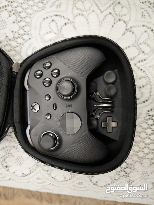 اكس بوكس سيريس اكس مع ايد عدد 2 وحده خربانه أو ايد 2 Elite Seriesمع سماعت ريزر الخاصه بل Xbox x