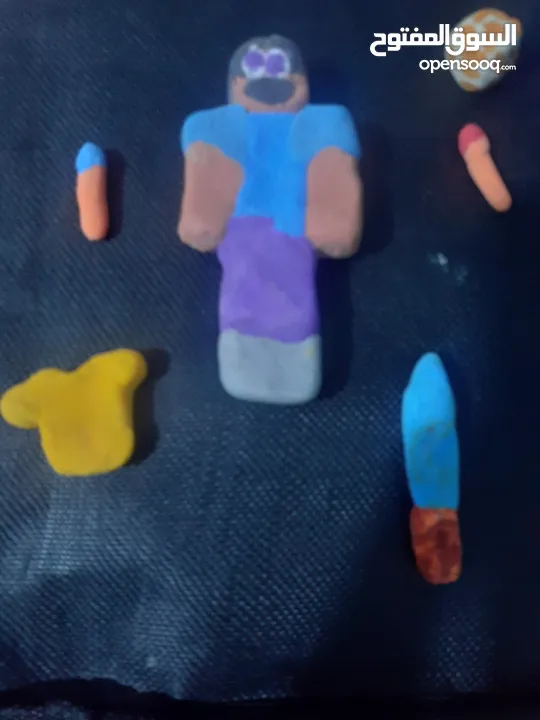 شخصيات ماين كرافت درع و سيف و شخصية و 2زينة 2بلوكات كهف