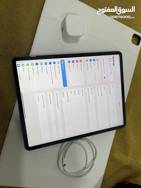 للبيع ايباد برو 12.9 انش 256 ،قيقا الرابع خط شريحة نظيف وشغال تمام مع الاغراض والشحن