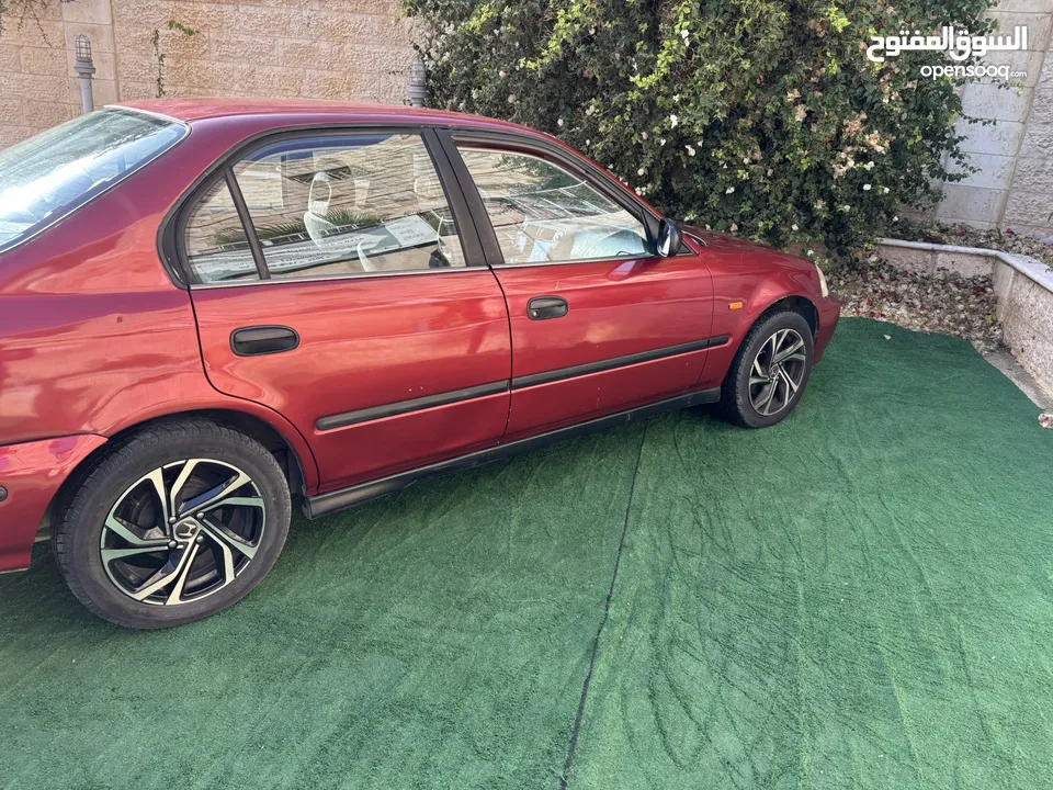 هوندا سيفيك تعتبر السياره في وضع جيد جدا من حيث حالتها القياديه  لا يوجد ضربات في الشصي