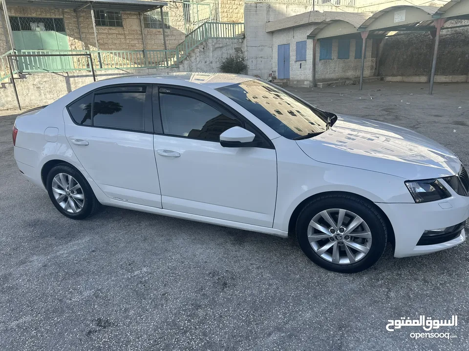 سكودا اوكتافيا 2019 ماشيه 332 الف كيلو رخصه ل شهر 6/2026