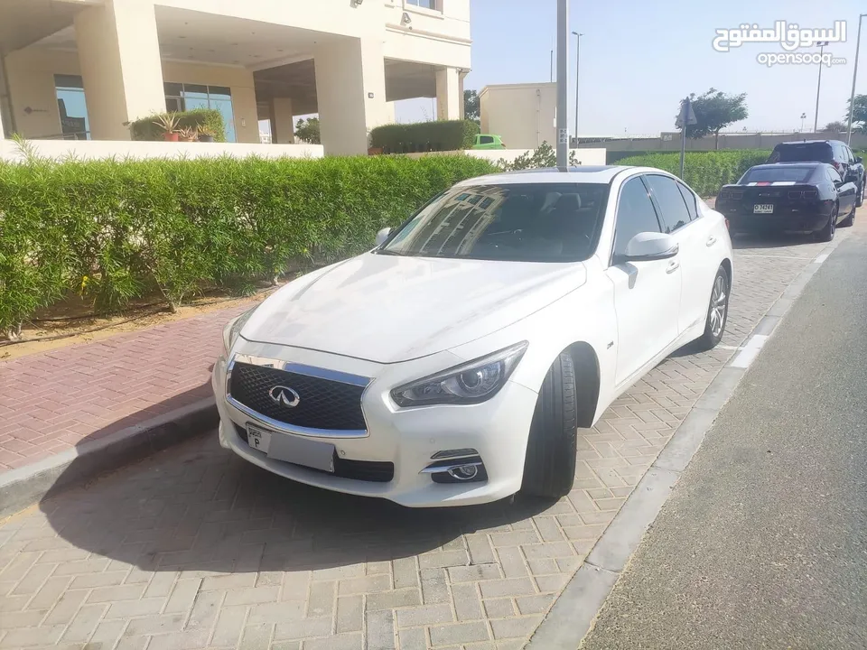 انفينيتي 2014 Q50 محركها 2.0 توربو نظيف و نشط، تسجيل اول مرة آخر 2015 نظيفة للبيع شغل