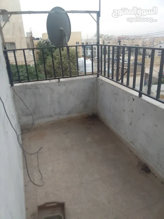 شقة للايجار ثلاث غرف ومنافعھا في عمان