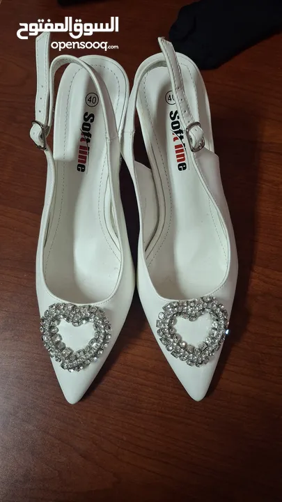 كعب نسائي شبه جديد