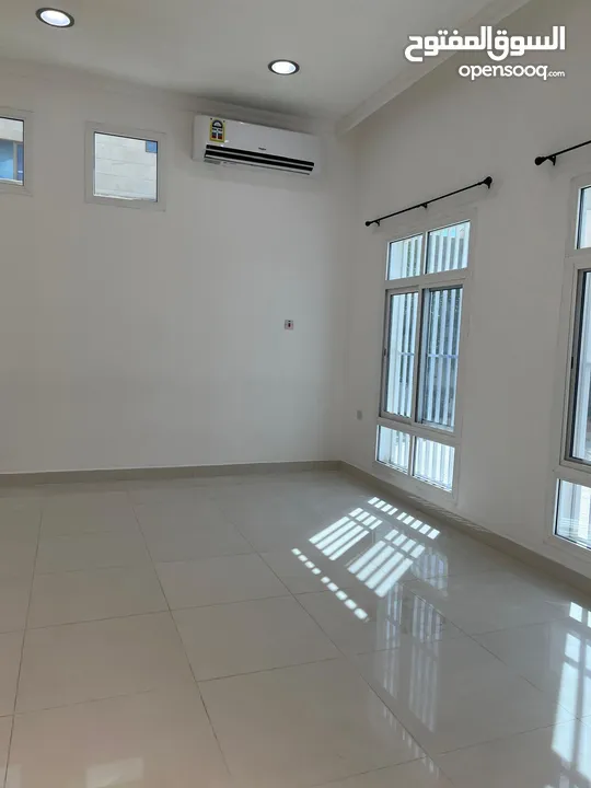 للايجار فيلا كبيرة موقع مميز ...For rent a large villa in a prime location