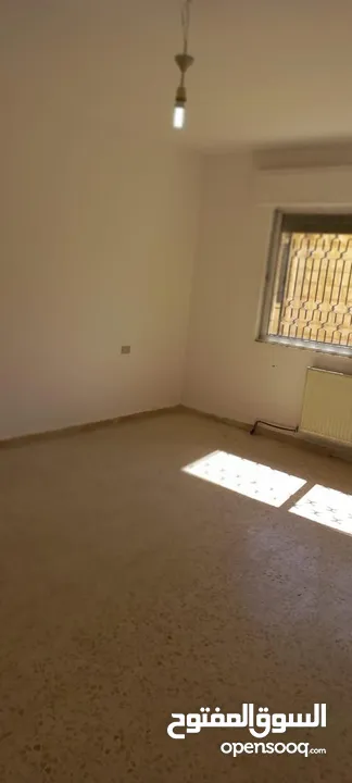 شقة طابق شبه ارضي للبيع بداعي السفر