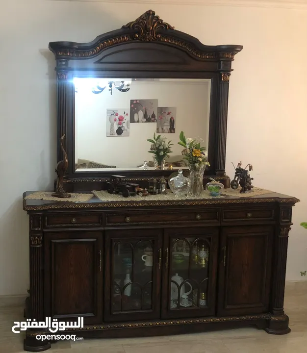 طربيزة سفرة كبيرة و بوفيه مرٱة