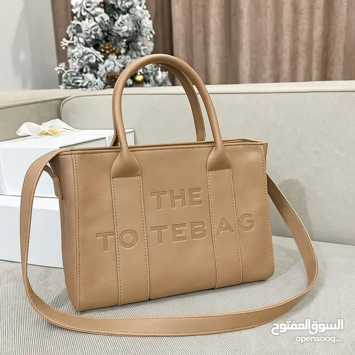 الأناقة كلها.. تنحمل على كتفك! شنطة Tote جلد فخم، حجم وسط مثالي للمشاوير مزودة بحزام طويل