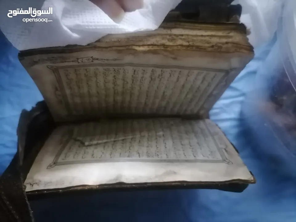 مصحف صغير قديم جدا بحاجة لترميم