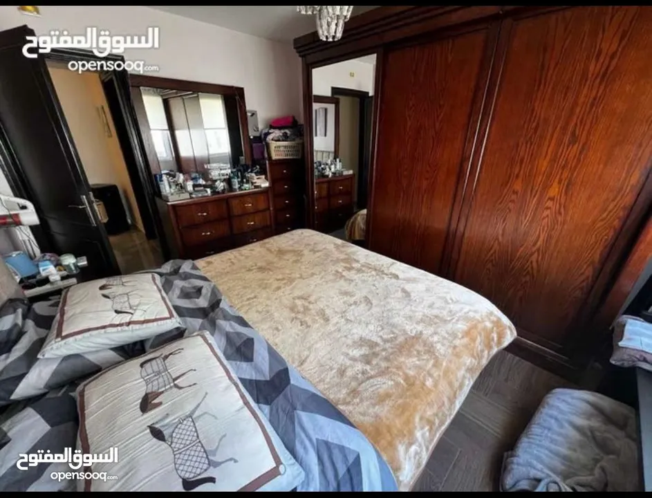 شقه للبيع بسعر مغري جدا مع اجهزه كهربائيه... يوجد مجال للسعر للجادين من المالك مباشرة