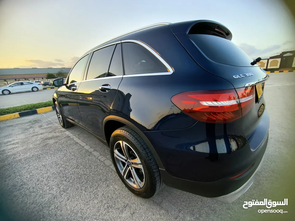 2019 Mercedes Benz GLC300 4MATIC  مرسيدس بنز جي أل سي 300 فورماتيك لون أزرق