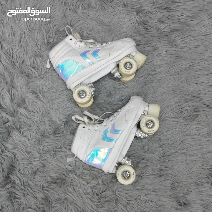 سيارة أطفال