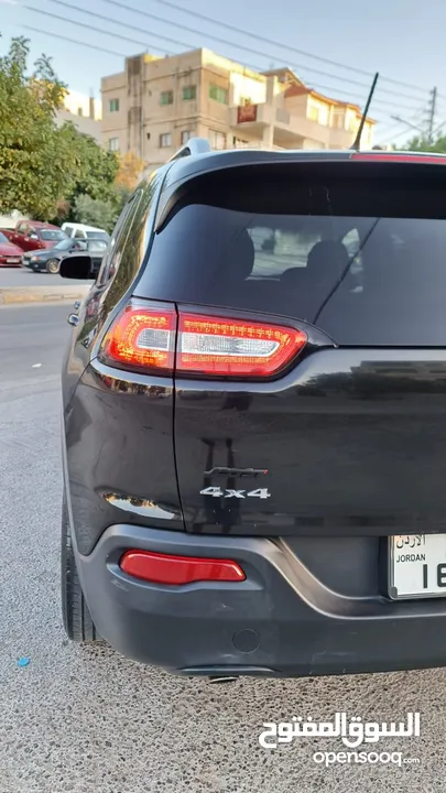 جيب شيروكي 2015 sport & Black Edition  كرت ابيض ماتور اقتصادي