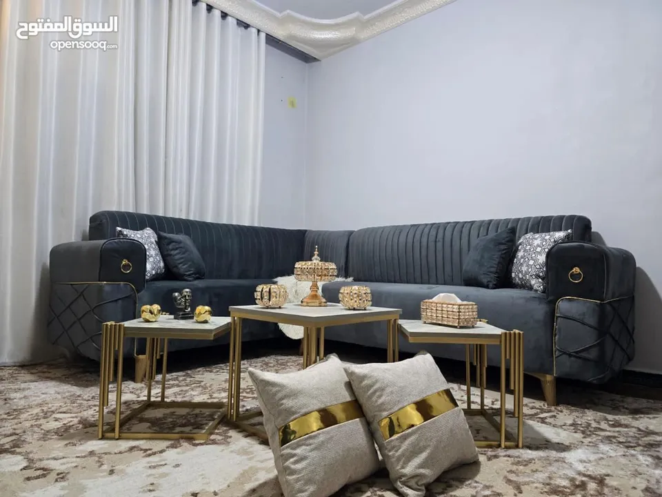 جدد غرفة ضيوفك.. طقم كورنر 9 مقاعد لون اسود قماشه ووتربروف خشب سويد استعمال بسيط جدا اقل من شهر