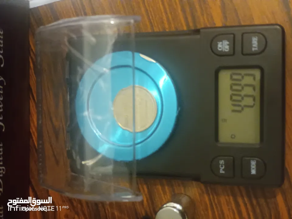 ميزان الكتروني ذهب و فضه و مجوهرات و مستحضرات ثمنيه و طبيه مع وزنه ومحقان وملقط