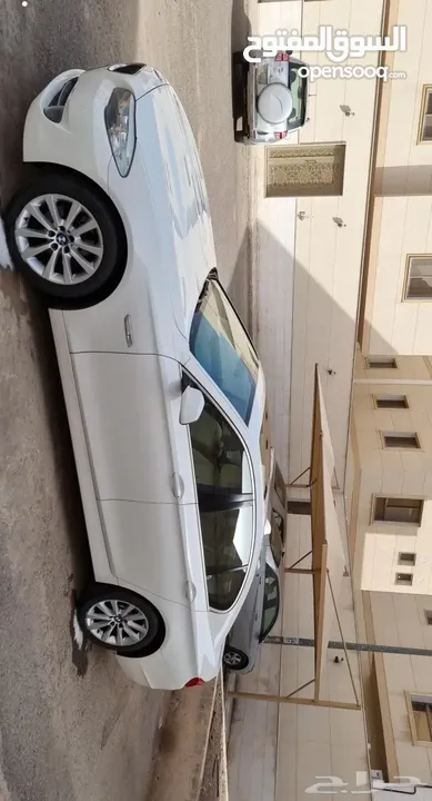 بي ام دبليو - ماركة السيارة:bmw نوع السيارة:520i موديل:2013 لون السيارة:ابيض لؤلؤي اللون الداخلي:بيج