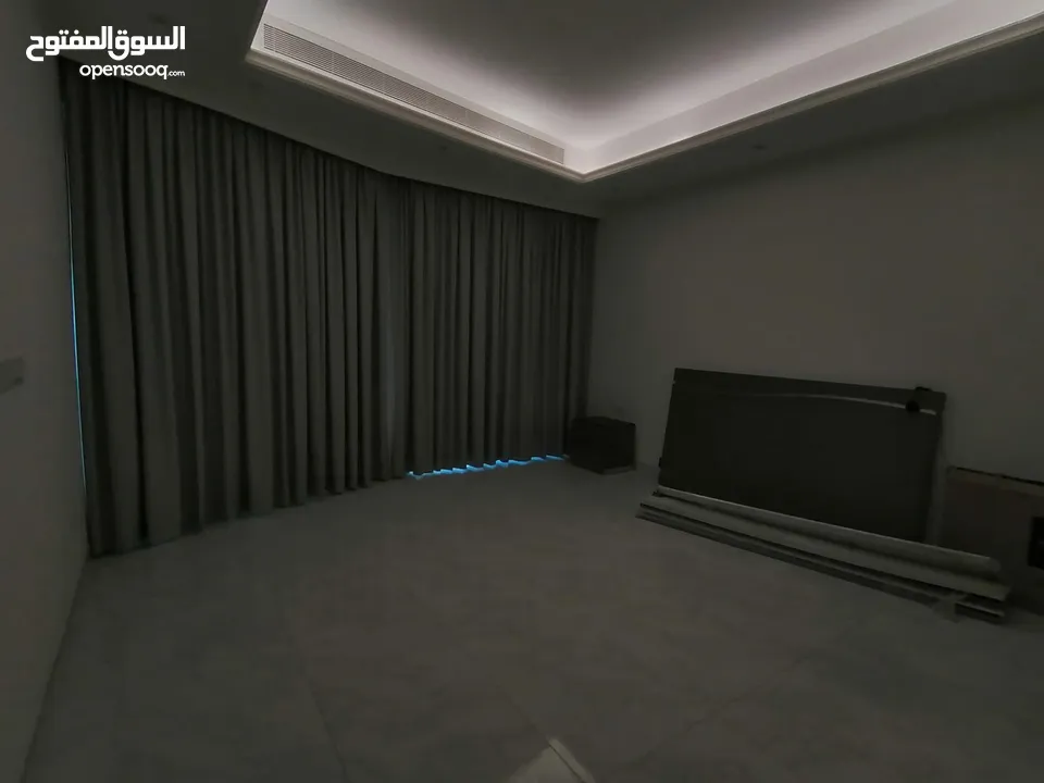 للايجار في الحد فيلا كبيره مع مصعد ومسبح For rent in hidd huge villa with lift and pool