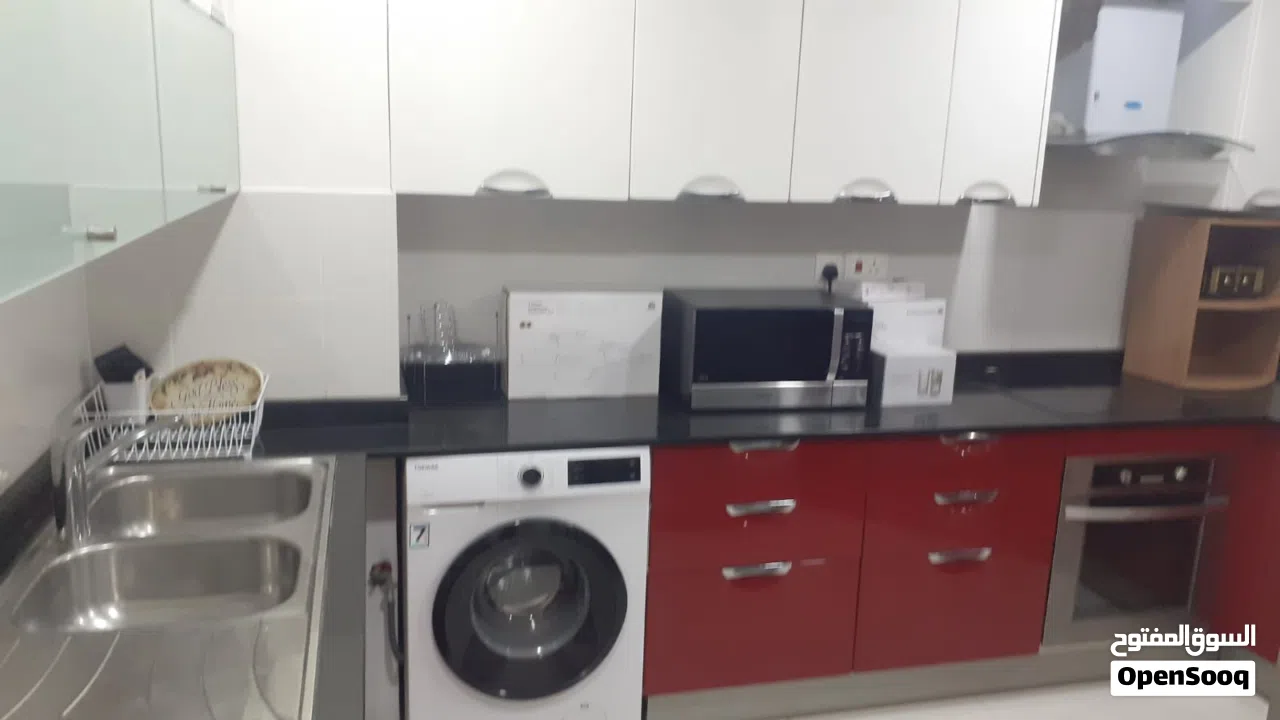 شقة كبيرةمفروشه في الجفيرمن غرفتين تملك حر للبيع