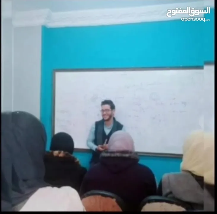 د/ حسام  محاضر الفيزياء لجميع الصفوف و الجامعات لجميع المناهج