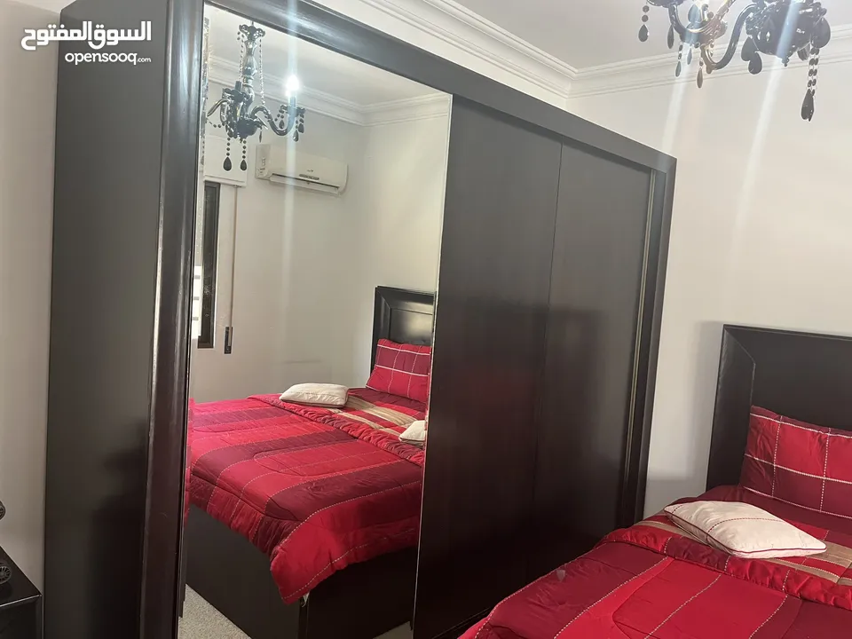 غرفه نوم ، كنب جلوس ، سفره صغيره للبيع المستعجل