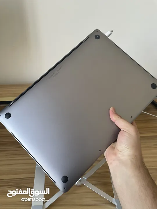MACBOOK PRO 16” 2019 - CORE i7 - 32GB RAM - RADEON PRO 4GB GRAPHICS