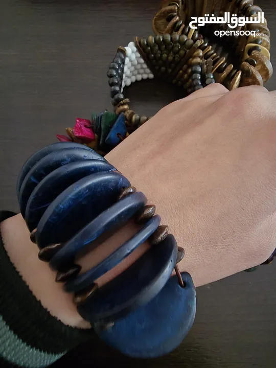 اساور خشبية ملونة جديدة