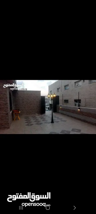 شقة استثماريه سكنية ارضية مميزة مقسمة إلى استديوهات على شارع الجامعة الأردنية مباشرة بسعر مغري