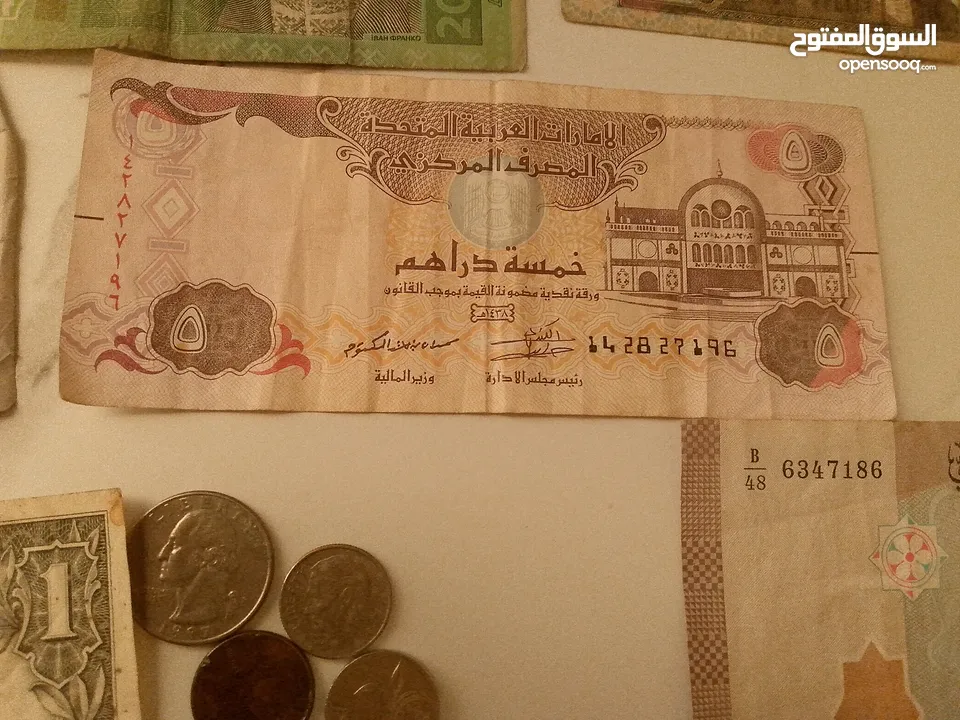 مجموعه من العملات العربيه والاجنبيه+ السعر الخاص