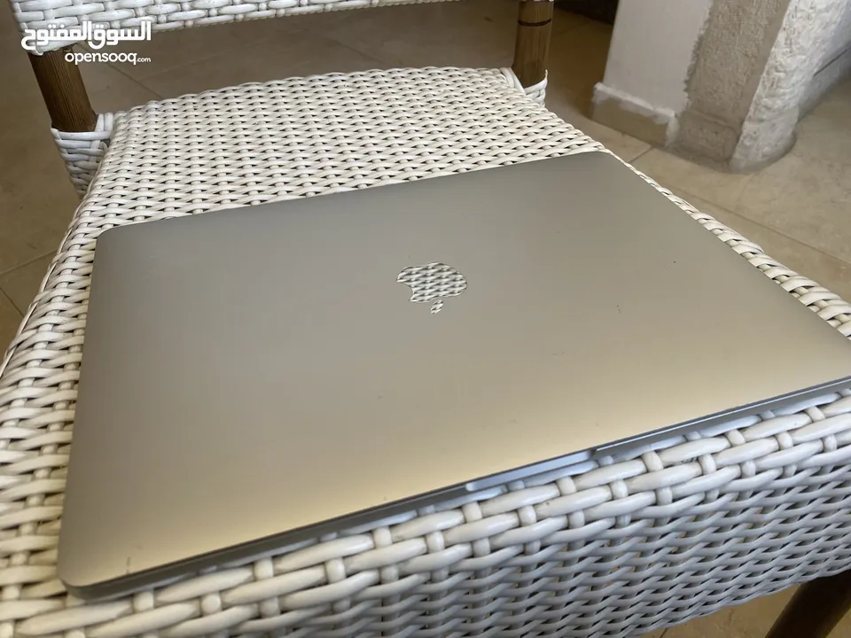 MacBook Pro i5 Touch Bar 2019 i5 13.3 8ram 128 ssd like new