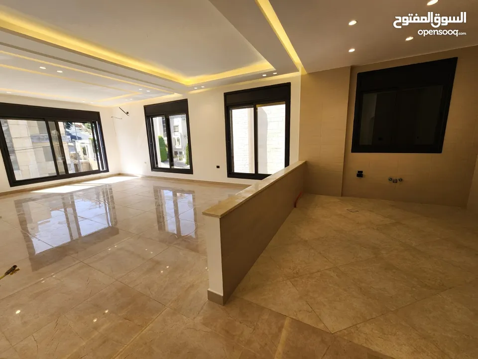 شقة للبيع في عبدون  REF : 14330
