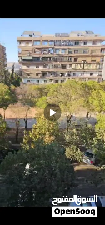 شقة  ثالث طابق مصعد طاقه مساحه 175 خمس غرف وصالون وحمامين قبلي شمالي كسوه قديمه تقيله ممدد شو