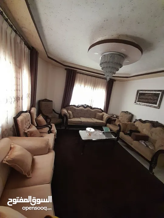 طقم كنب بحالة ممتازة