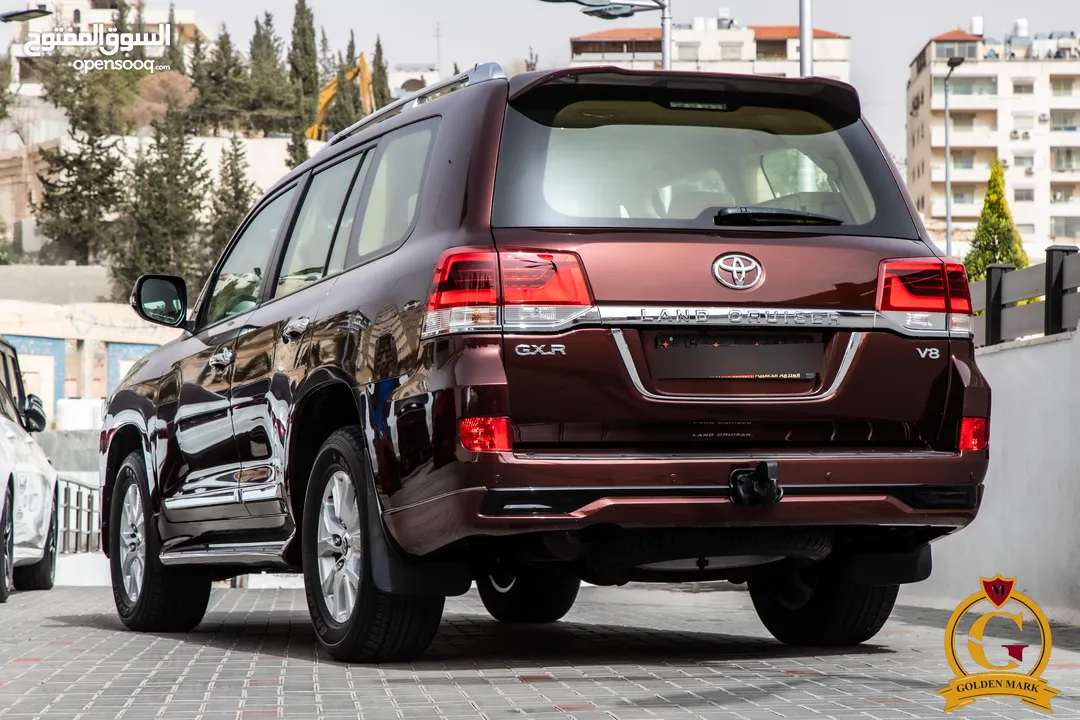 Toyota Land Cruiser 2017 Gx-r V8  السيارة بحالة الوكالة و قطعت مسافة 80,000 كم