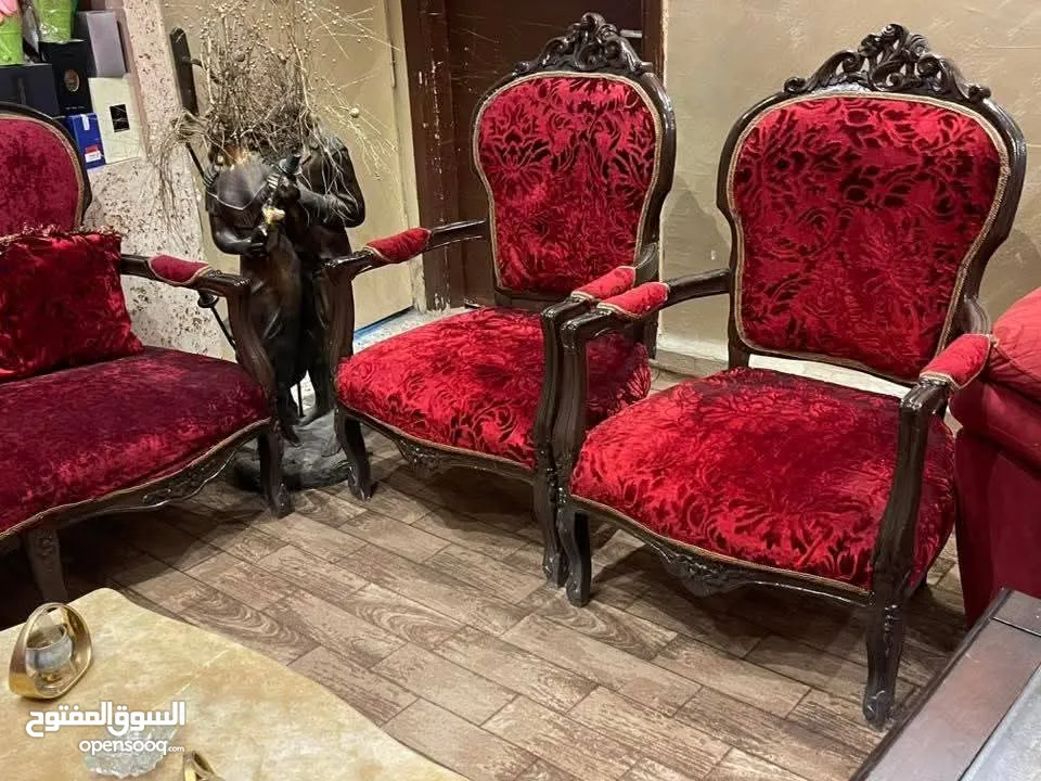 طقمين كنب وطاولة سفرة ومرجيحة