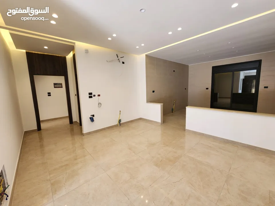 روف للبيع في عبدون  ref : 14328