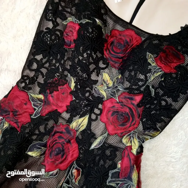 فستان خطبه لم يستخدم الا مره واحده ماركه جيوفاني جديد جدا وهو كما في الصور ممكن توصيل  يستحسن فحصوا