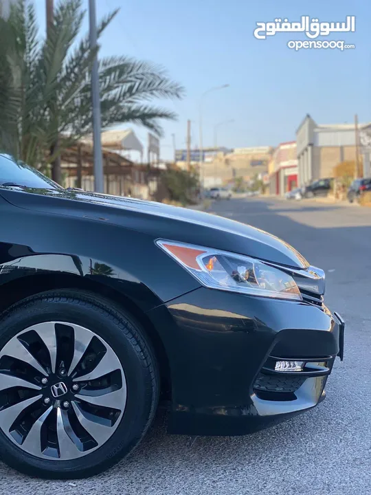 Honda Accord Hybrid clean title 2017 (حرة)