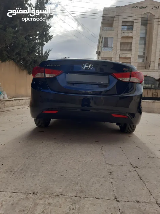 الرجاء قراءة الاعلان جيدا قبل التواصل.  هونداي افانتي MD موديل 2013 لون اسود للبيع