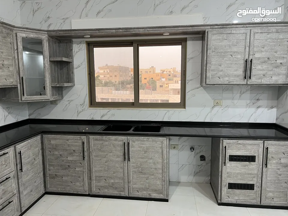 مطابخ خشب  مطابخ اللمنيوم أماراتي بجميع الألوان بكفالة 10 سنوات