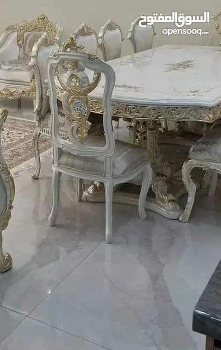 السلام عليكم  موجود طاولة سفره مع 8كراسي +دنسوار خشب زان ثقيله نفس الي بالصورة بس الموجودة خشب غير م