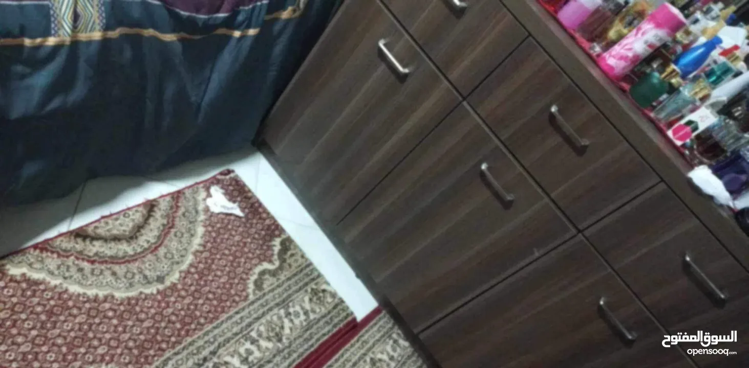 غرفة نوم تفصيل للبيع خشب ألماني لامنيت تتكون من تخت مجوز مع خزانة مع كمدينة عدد 2 مع تواليت بيرو