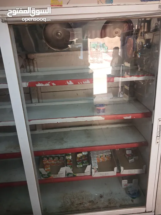 ثلاجة عرض للبيع