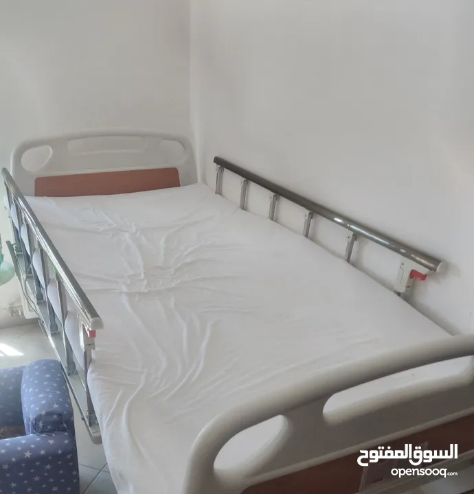 تخت طبي كهربا بحال الجديد للبيع