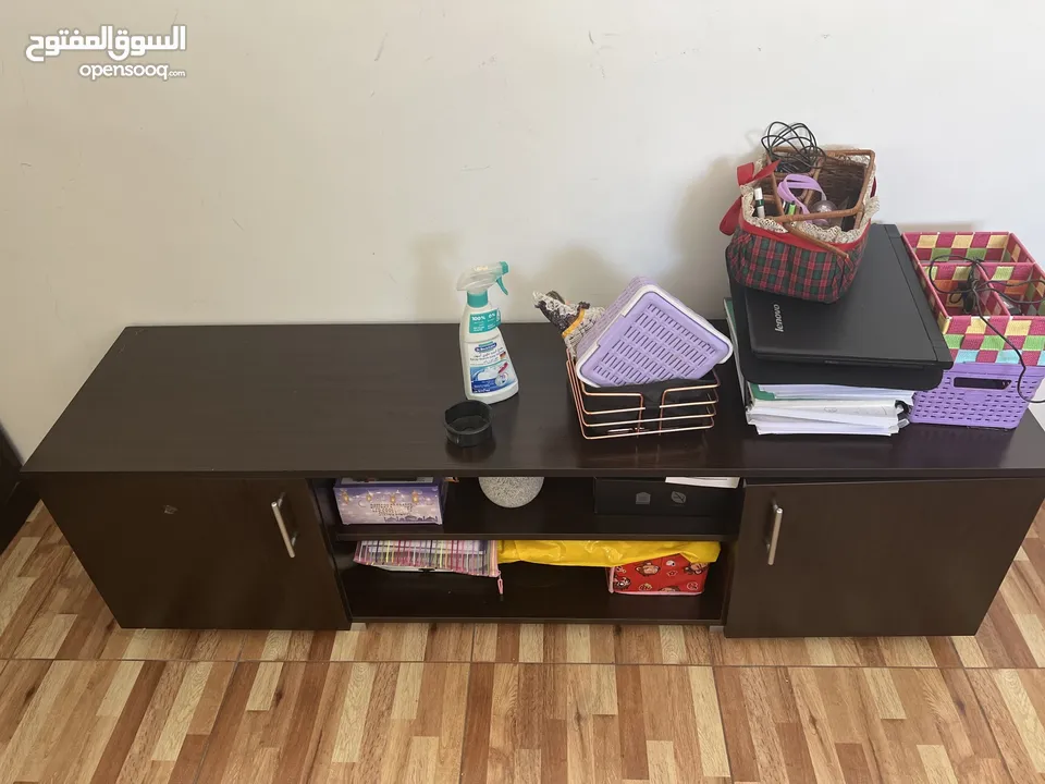 طاولة تلفزيون