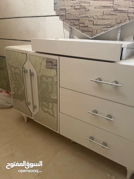غرفة نوم تركي أبيض مستعمل بحالة جيدة
