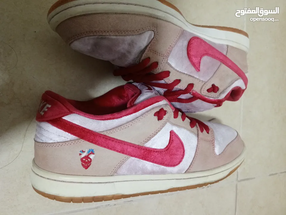 Nike Dunk Low SB x StrangeLove Valentines