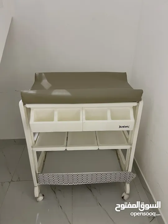 Baby changing station and bathtub