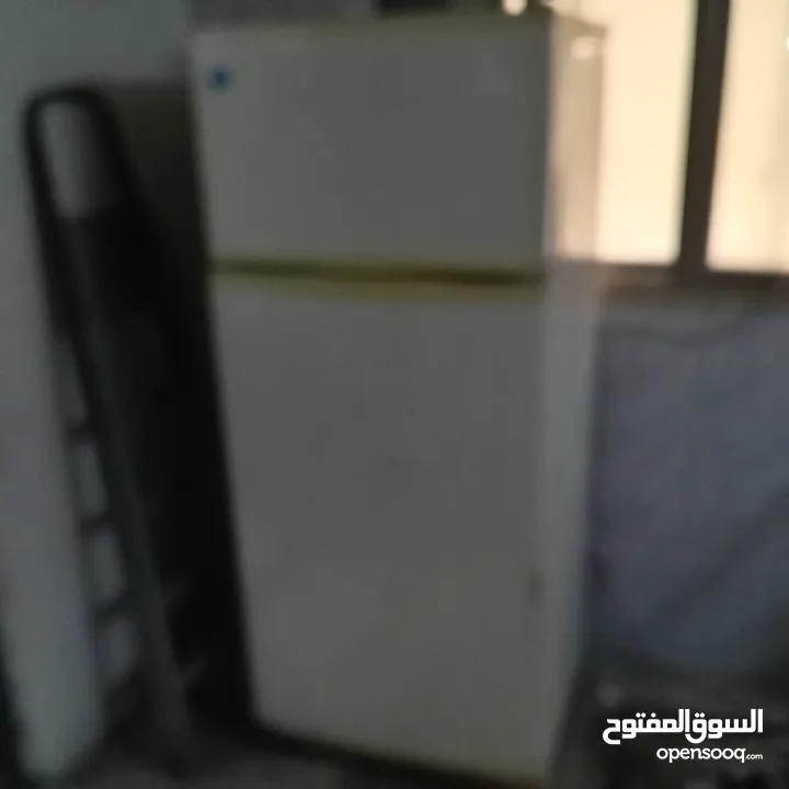 للبيع مستعمل ثلاجه وشاشه وصحنين ستالايت وماكينه خياطه